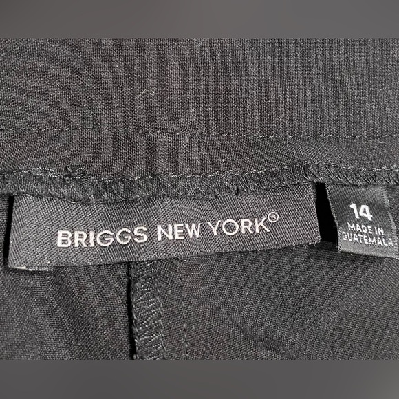 Briggs New York Black Capris, polyester blend, cuffs, mid rise, relaxed, sz 14 - Picture 4 of 5